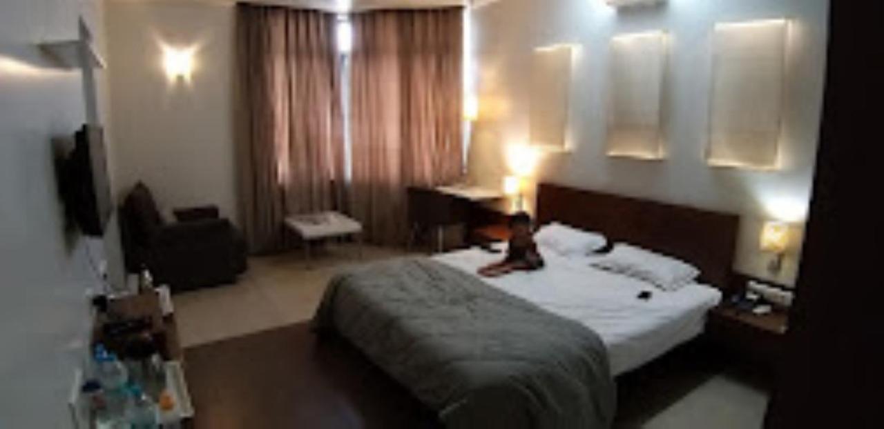 Hotel Maratha Residency,Ratnāgiri Exteriör bild