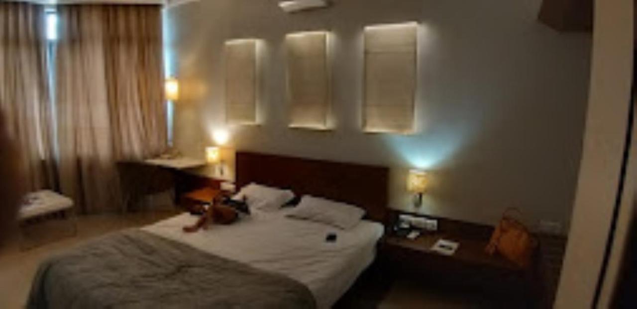 Hotel Maratha Residency,Ratnāgiri Exteriör bild